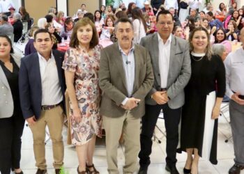 En el marco del día internacional de la mujer reconoce lamarque a maestras de Cajeme por su entrega a la educación