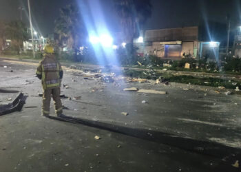 Explosión en Chimalhuacán daña tres locales comerciales y taller mecánico