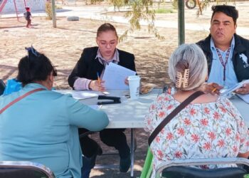 Sindicatura municipal recaba documentación a vecinos de la colonia esperanza tiznado para escrituración de vivienda