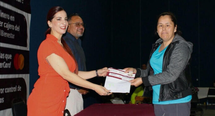 Entregan 3,600 becas “Rita Cetina” a estudiantes de educación básica en Puerto Peñasco