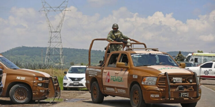 Explota ducto de gas perteneciente a Pemex en Coatzintla, Veracruz