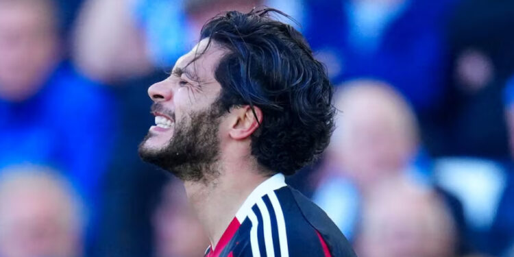 GOLAZO! Raúl Jiménez marca de tijera y mantiene su gran momento en la Premier League (VIDEO)