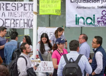 INAI aprueba finiquito para trabajadores, pero solo a la mitad; empleados acusan traición