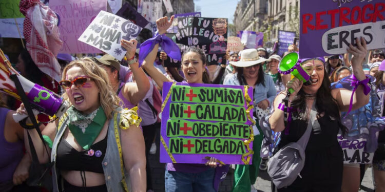 8M: Marchan más de 200 mil mujeres en la CDMX; concluye movilización con saldo blanco