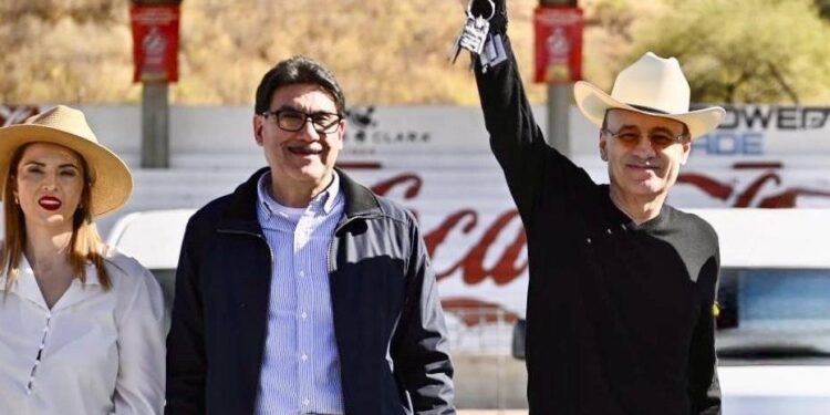 Gobernador Durazo moderniza transporte público de Nogales con nuevas unidades en circulación