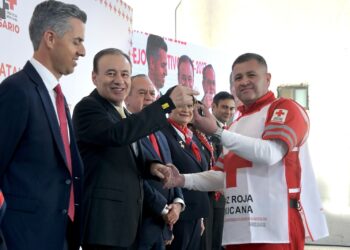 Entrega Gobernador Durazo siete ambulancias en el marco de la Colecta Estatal 2025 de Cruz Roja