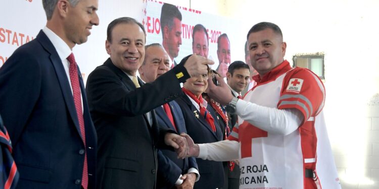 Entrega Gobernador Durazo siete ambulancias en el marco de la Colecta Estatal 2025 de Cruz Roja