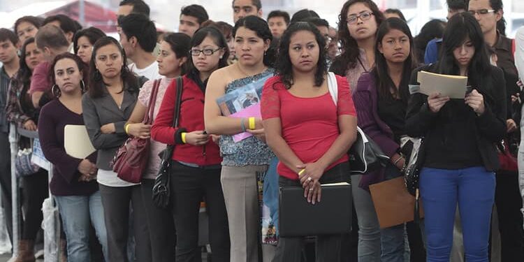 Aumentan mujeres en el mundo laboral