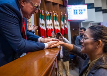 Plasman en oro el nombre de María del Rosario Espinoza en el Congreso de Sinaloa; es ‘gloria’ del estado, dice gobernador Rocha Moya