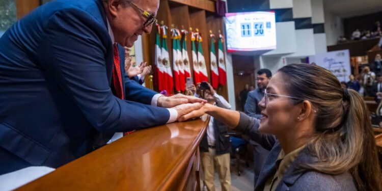 Plasman en oro el nombre de María del Rosario Espinoza en el Congreso de Sinaloa; es ‘gloria’ del estado, dice gobernador Rocha Moya