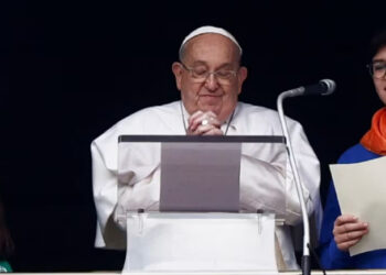 Papa Francisco aparecerá por primera vez en público el domingo; saludará a los fieles desde el hospital