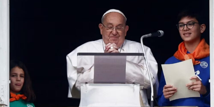 Papa Francisco aparecerá por primera vez en público el domingo; saludará a los fieles desde el hospital