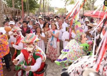Miles de visitantes llegan a Tajín para celebrar el equinoccio de primavera