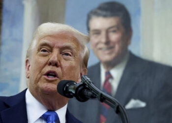 Lanza Trump el mayor ataque en la historia a sindicatos del sector público