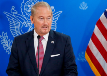 El Senado de EU confirma a Ronald Johnson como embajador en México