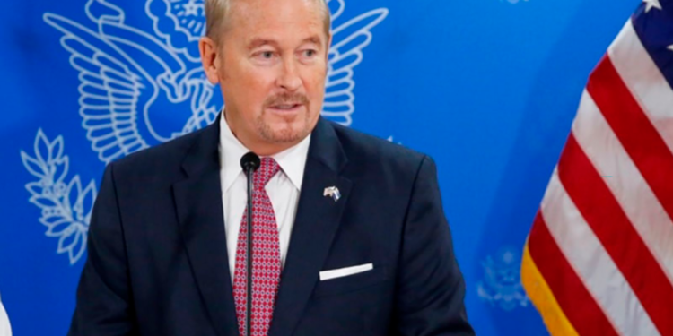 El Senado de EU confirma a Ronald Johnson como embajador en México