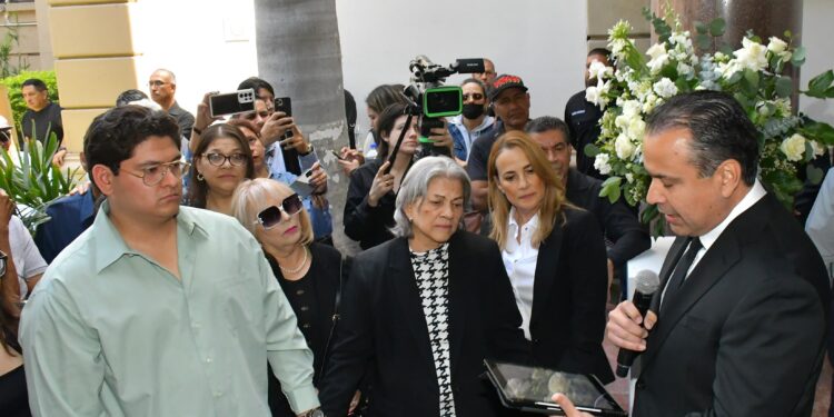 Rinden homenaje póstumo en Palacio Municipal al ex presidente Casimiro Navarro Valenzuela