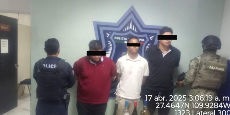 Detiene SSPM y MARINA a tres por presunto Robo a Tienda de Conveniencia
