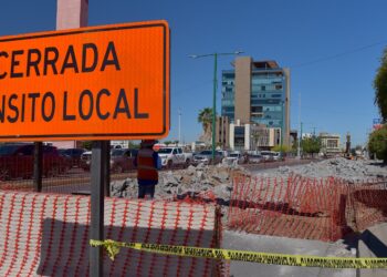 Avanzan trabajos de paso a desnivel de Colosio y Solidaridad, renuevan tubería de drenaje
