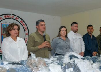 Entrega alcalde ‘Beto’ Vázquez uniforme a trabajadores sindicalizados