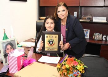 La diputada Gabriela Tapia Fonllem recibe a la diputada infantil Jazmín Esmeralda Fragozo de Benito Juárez