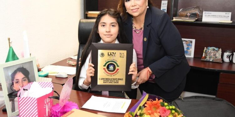 La diputada Gabriela Tapia Fonllem recibe a la diputada infantil Jazmín Esmeralda Fragozo de Benito Juárez