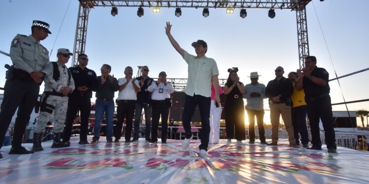 Con espectacular LUCHA LIBRE gobierno de Navojoa festejó a los niños y niñas en su día