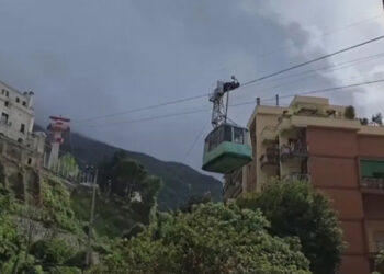 Tragedia en Semana Santa, cae teleférico; al menos tres muertos