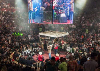 Causan destrozos en palenque de Texcoco durante concierto de Luis R Conriquez