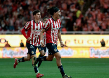 Con las uñas, Chivas entra a la zona de ‘play-in’; derrota 1-0 al Puebla