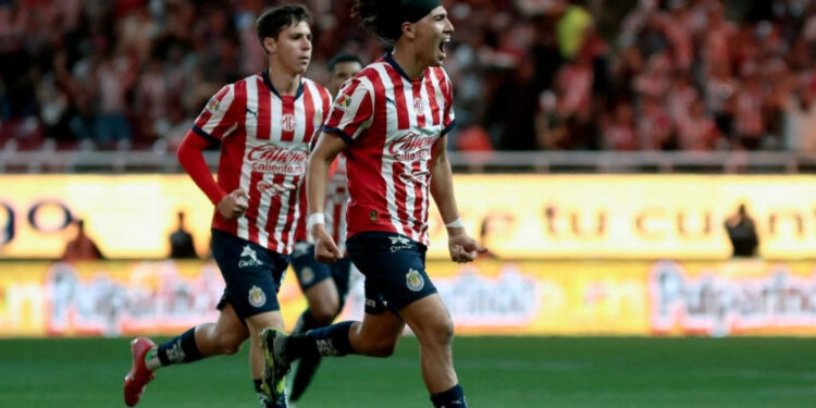 Con las uñas, Chivas entra a la zona de ‘play-in’; derrota 1-0 al Puebla