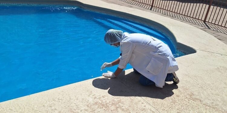 Refuerza Gobierno de Sonora monitoreo sanitario en playas y albercas