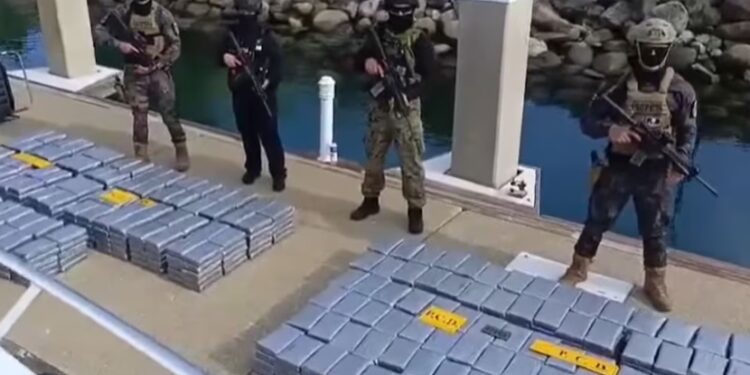 Detienen en Costa Rica a tres mexicanos a bordo de un millonario yate y más de 800 kilos de droga