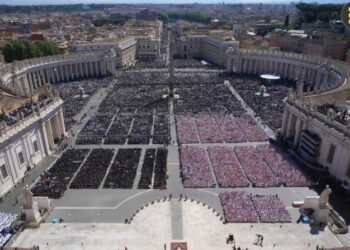 En adiós al Papa resaltan su sello político y social