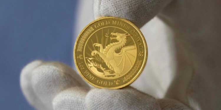 Oro bate récord sobre 3 mil 300 dólares impulsado por tensión comercial