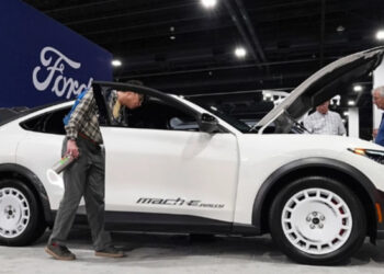 Ford paraliza envíos de vehículos a China en medio de los aranceles: WSJ