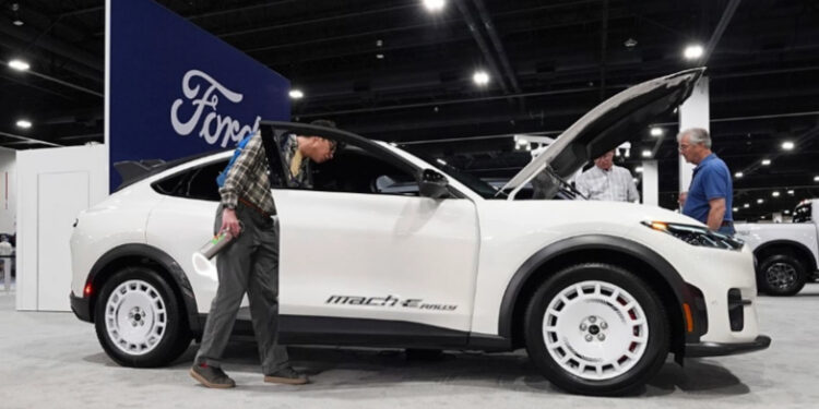 Ford paraliza envíos de vehículos a China en medio de los aranceles: WSJ
