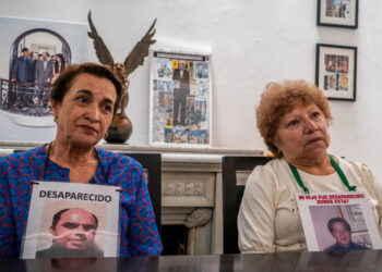 Cobijarse entre sí da fuerzas a buscadores para no dejar en su lucha