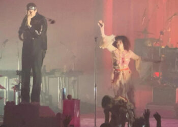 Ofrece Arcade Fire una velada fresca en el Teatro Metropólitan