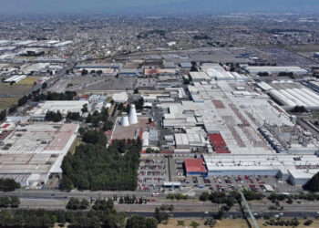Pausa Stellantis su producción en planta de Toluca; Volvo incrementa inversión de 700 a mil mdd