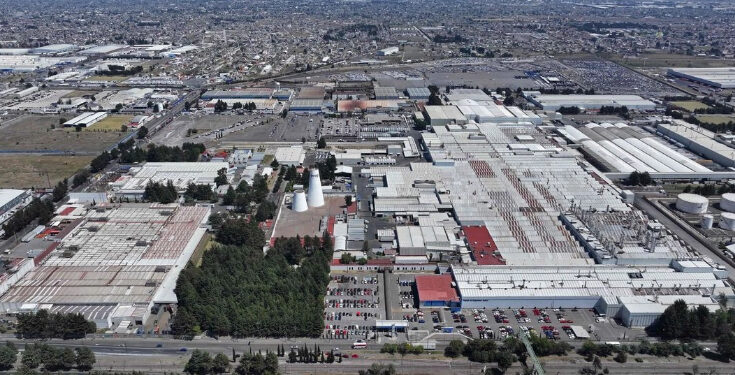 Pausa Stellantis su producción en planta de Toluca; Volvo incrementa inversión de 700 a mil mdd