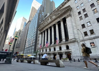 Pega caída de bolsas a los ahorros de dos de cada tres hogares estadunidenses