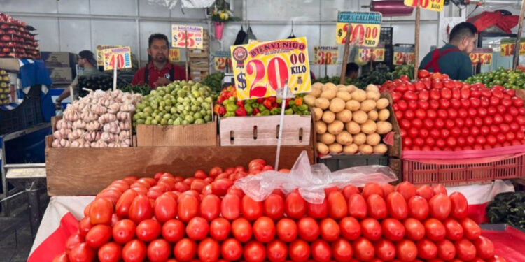 Inflación repuntó a 3.96% en la primera quincena de abril: Inegi