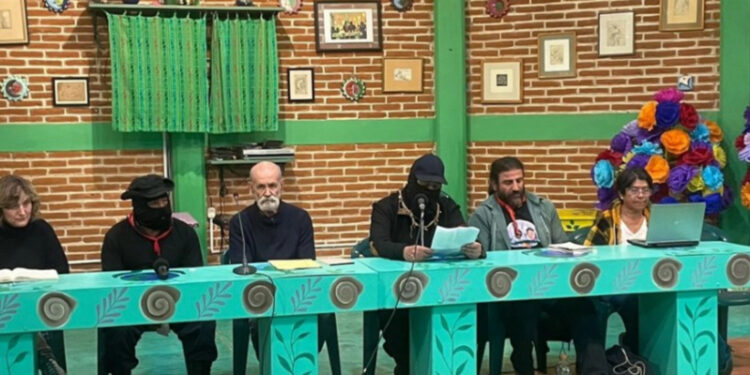 Reaparece el capitán Marcos durante evento del EZLN