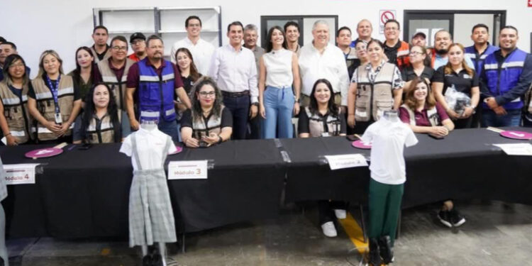 Gobernador Durazo inicia entrega de uniformes gratuitos a partir del 20 de mayo