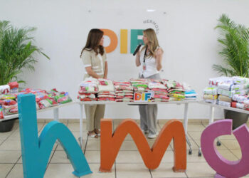 Recibe Patty Ruibal alimentos donados por personas beneficiadas con traslados gratuitos a Kino en Semana Santa