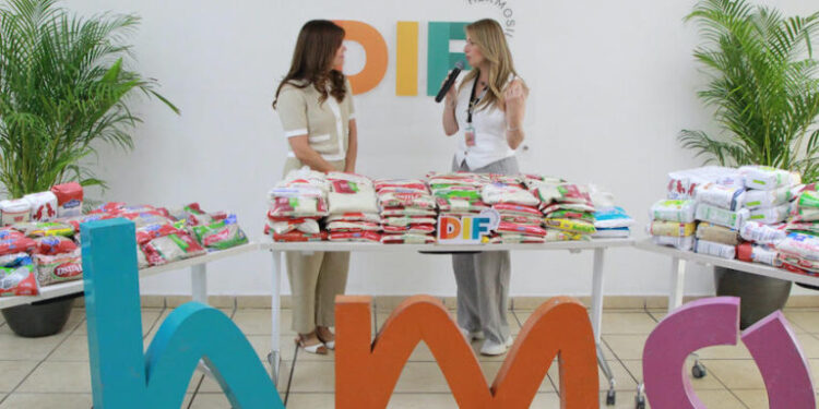 Recibe Patty Ruibal alimentos donados por personas beneficiadas con traslados gratuitos a Kino en Semana Santa