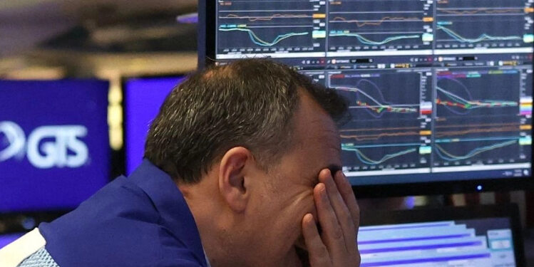 Represalias comerciales y deuda estadunidense vuelven a poner a los mercados en las cuerdas