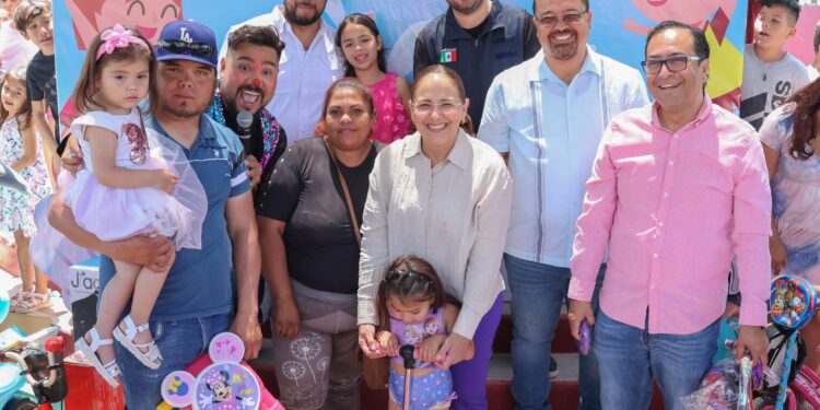Festeja Sistema DIF a niñas y niños de Guaymas