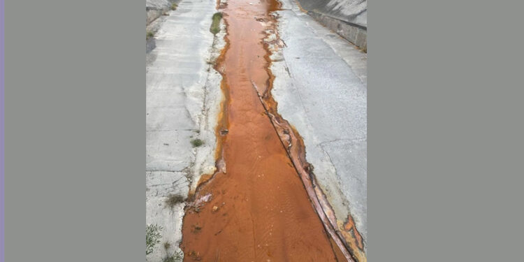 Inician proceso para sancionar a siderúrgica por contaminar arroyo en NL